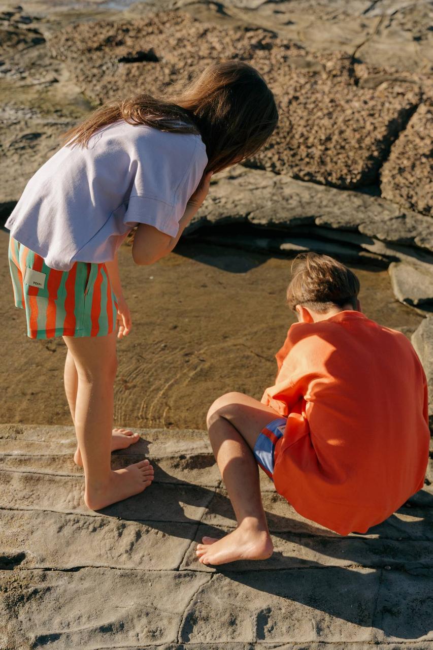 Starfish Tee Crop Purple - kids exploring rock pools from behind